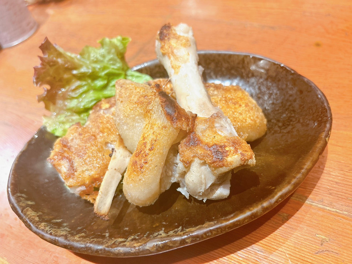 コラーゲンたっぷり！秘伝のタレが決め手の焼き豚足